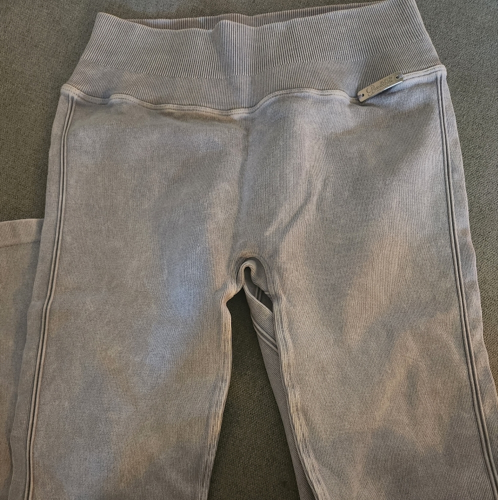 Bombshell Sportswear - Picture 3 of 3